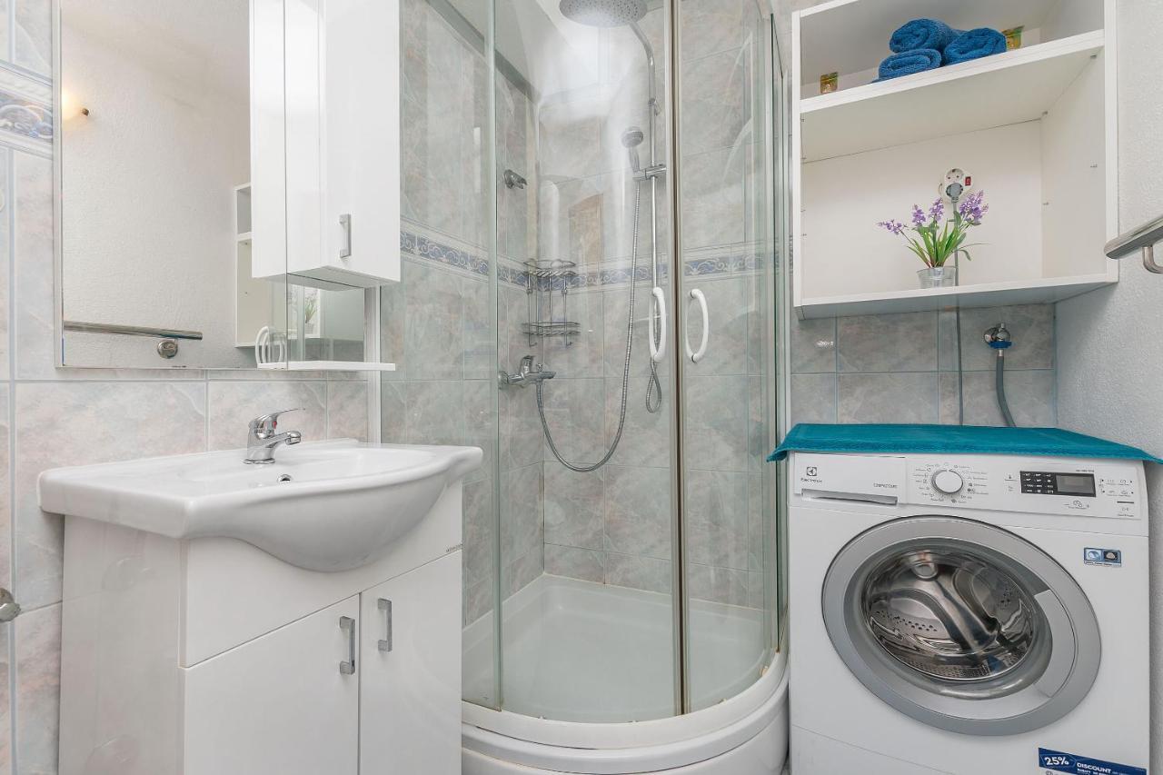 Apartments Ana Омиш Экстерьер фото