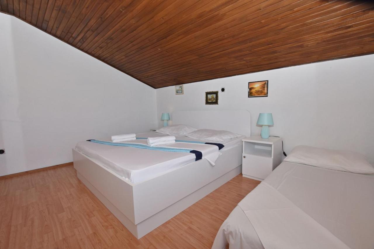 Apartments Ana Омиш Экстерьер фото